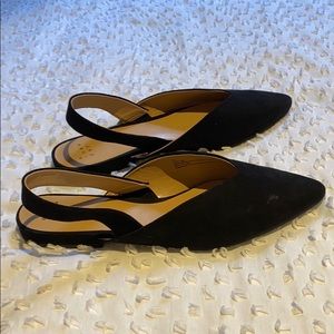 Black pointed toes flats